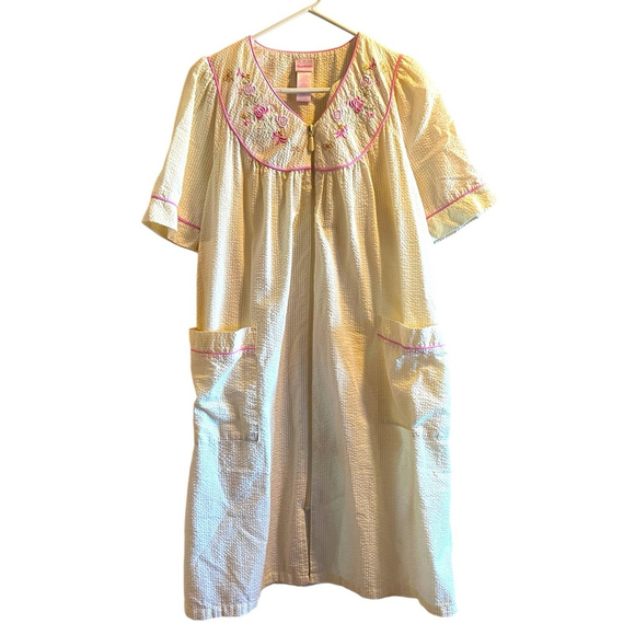 Secret Treasures Other - Vintage Style Seersucker Small Zip Robe Housecoat Floral Embroidery Yellow Pink